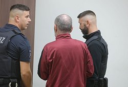 Prozess wegen versuchten Mord - Bodo Schackow/dpa