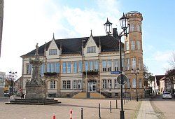 sl-hbm-rathaus-und-platz-7 - Cordula Gr&ouml;ne