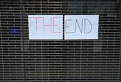 &laquo;The End&raquo; steht auf dem Zettel eines Gesch&auml;fts - Bernd Wei&szlig;brod/dpa