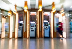 Geldautomaten - Sascha Lotz/dpa