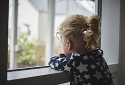 Gesundheitsämter in Hessen und Baden-Würtemberg haben Eltern von Kleinkindern angeordnet, diese bei Corona-Verdacht zu isolieren. - picture alliance