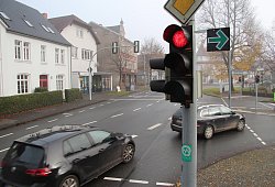 Das Verwirrende Objekt: Abbiegen trotz roter Ampel, der Grüne Pfeil macht es möglich. - Till Brand
