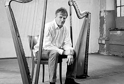 tom-daun_zwei-harfen-sw - 1 - Bildrechte: Tom Daun