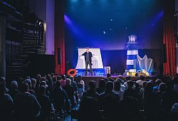 till-frommel_nordlicht_pr_buhne_leuchtturm_theater_c_till-frommel - Bildrechte: Till Frömmel