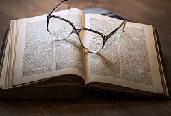 glasses-1052010_1280 - Pixabay