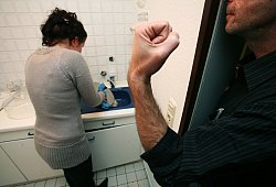 H&auml;usliche Gewalt - Symbolfoto: Bernhard Preu&szlig;