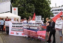 Demonstration Klinikum Lemgo vor dem Kreishaus - Philipp Kersten