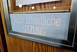 nicht-offentlich - Janet König