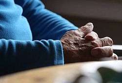 Wenn die Hände zittern: Was hinter einem Tremor stecken kann - dpa