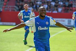 Torjubel bei David Kinsombi Holstein Kiel 6 FC Ingolstadt 04 vs Holstein Kiel Fussball 2 Bunde - Imago Images