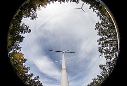 Windkraftanlagen in Bayern - (c) Copyright 2021, dpa (www.dpa.de). Alle Rechte vorbehalten