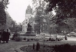 dt-schlopark-denkmal-72c236f60ca342e9bc7e416dde40cd92 - Bildrechte: Stadtarchiv Detmold