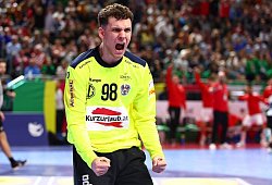Constantin Moestl (Oesterreich) bejubelt eine Parade Deutschland vs Oesterreich, Handball, Maenner, EHF Euro 2024, Haupt - IMAGO/Eibner