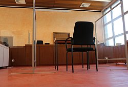 Landgericht - Janet König
