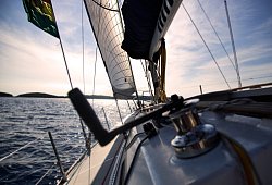 Streit um zurückgelassene Yacht - Pixabay