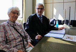 Zivilklage gegen Klinikum - Janet König