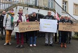 Demo vor Arbeitsgericht - Janet König