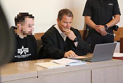 Mord durch versuchten Suizid? - 1 - Janet König