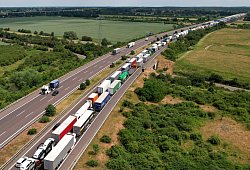 Beifahrer stirbt nach Lkw-Auffahrunfall: Sperrung auf A2 - Peter Gercke