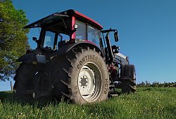tractor-g8c1f74827_1280 - Symbolbild: Pixabay