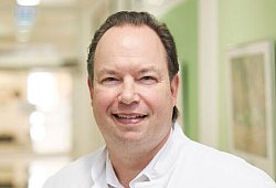 Pneumologe Maik Brandes, Chefarzt der Klinik für Pneumologie, Schlaf- und Beatmungsmedizin am Klinikum Lippe. - Klinikum Lippe