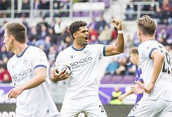 15.09.2024, xomx, Fussball 3.Liga, Erzgebirge Aue - Arminia Bielefeld emspor, v.l. jubelt, Torjubel, Tor, Goal, Jubel, F - IMAGO/Jan Huebner