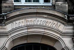 Düsseldorf 11.07.2021 Oberlandesgericht OLG Cäcilienallee Schriftzug Eingang Düsseldorf Nordrhein-Westfalen Deutschland - imago images/Michael Gstettenbauer