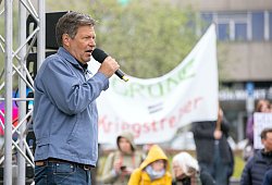 Robert Habeck kontert den Demonstranten. - Oliver Krato