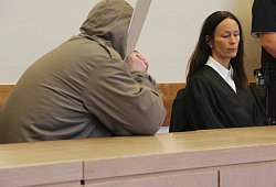 Kein Opfer sagt zum Prozessauftakt aus - Janet König