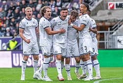 Aue, Deutschland 15. September 2024: 3 . Liga - 2024/2025 - Erzgebirge Aue vs. DSC Arminia Bielefeld Im Bild: die Mannsc - IMAGO/Fotostand