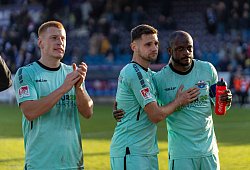 Laurin Curda (SC Paderborn 07, 17), Marco Schuster (SC Paderborn 07, 06), David Kinsombi (SC Paderborn 07, 08) GER, VfL - Imago Images