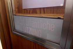 nicht-offentlich - Janet König
