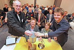 Um diesen Pokal geht es - Vera Gerstendorf-Welle