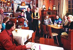 rote-kapelle-innen - 1 - Repro: Horst Biere/Quelle: Erika Obermark