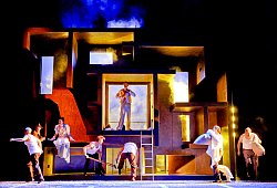Das Ensemble hat die Zuschauer in "In 80 Tagen um die Welt" auf eine Reise mitgenommen. - Landestheater Detmold/Birgit Hupfeld