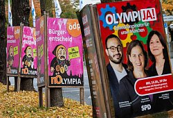 Plakate zur Olympia Bewerbung Münchens - Peter Kneffel/dpa