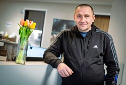 Ukrainischer Soldat verl&auml;sst Bielefeld nach erfolgreicher Behandlung im EvKB - Barbara Franke