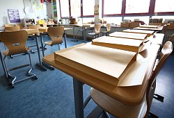 Wegen Corona geschlossene Schule: "Dringend einheitliche Kriterien". - picture alliance/C. Erler