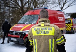 Leiche bei Suche nach Eisbader gefunden - Philip Dulian/dpa