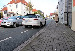 Schmale Einfallstraße - Jana Beckmann