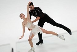 Minerva Hase und Nikita Volodin - Sergei Grits/AP/dpa