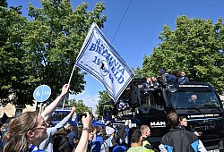 Arminia Bielefeld - VfB Stuttgart - Bielefeld nach dem Finale - David Inderlied/dpa