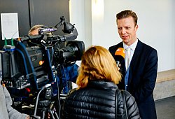 Oft gefragt: Verteidiger Thorsten Fust vertritt den 16-jährigen Angeklagten, der selbst Opfer im Fall Lügde wurde. - Besim Mazhiqi