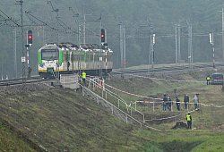 Bahnstrecke in Polen durch Sabotage besch&auml;digt - Przemyslaw Piatkowski/PAP/dpa
