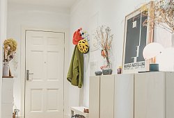 Ein Flur in einer Altbauwohnung - Zacharie Scheurer/dpa-tmn