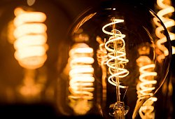 Verschiedene LED-Leuchten - Franziska Gabbert/dpa-tmn