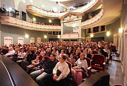 LZ-Sondervorstellung des Weihnachtsmärchens im Landestheater - Vera Gerstendorf-Welle