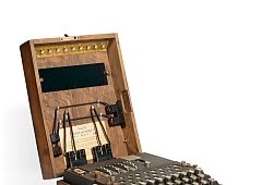 Seltene Nazi-Verschlüsselungsmaschine versteigert - ---/Christie\\\'s images Ltd 2025/dpa