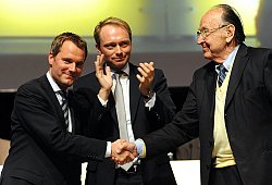Glückwunsch - FOTO: Raimund Vornbäumen