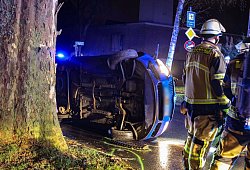 Schwerer Verkehrsunfall in Solingen - Gianni Gattus/dpa